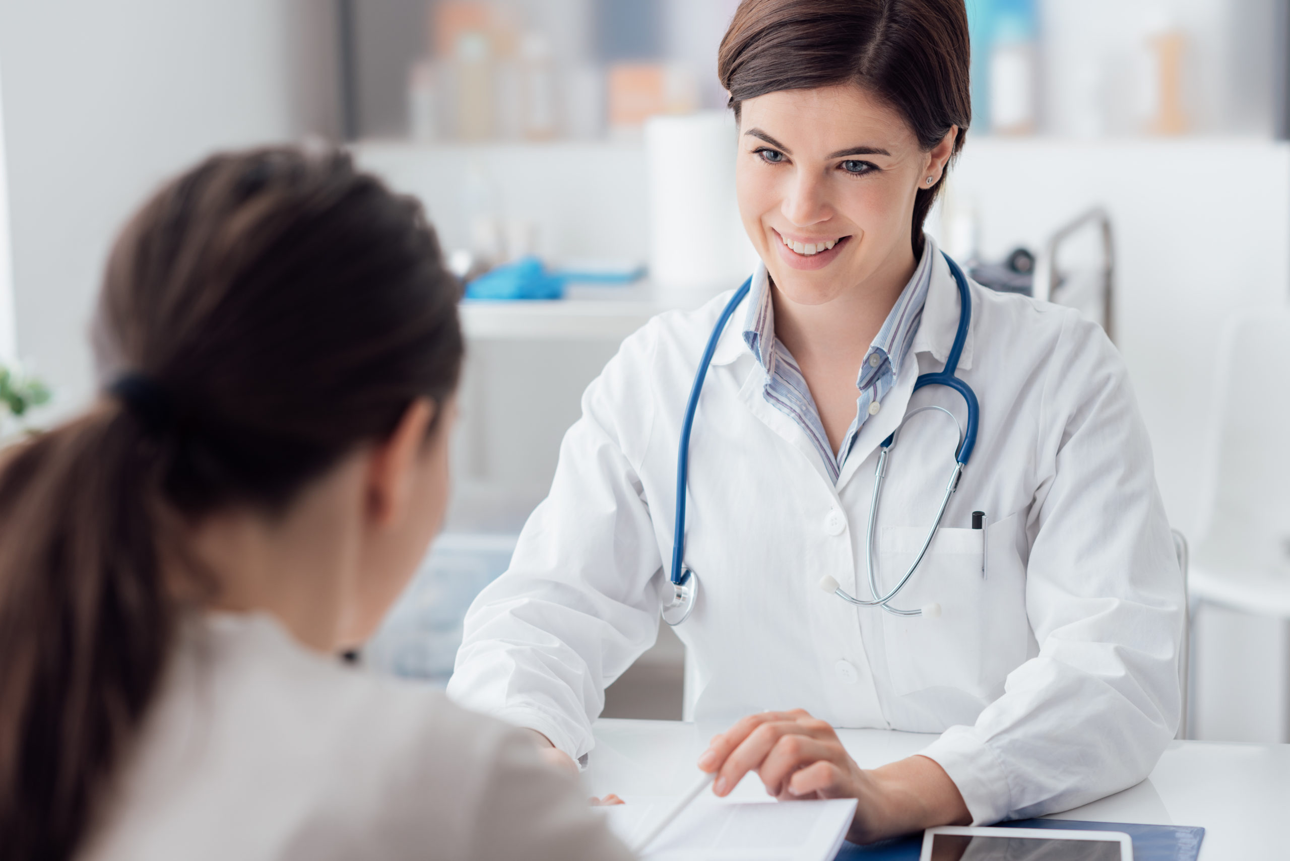 Doctor explaining diagnosis to the patient